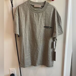 Men’s essentials size small Tshirt